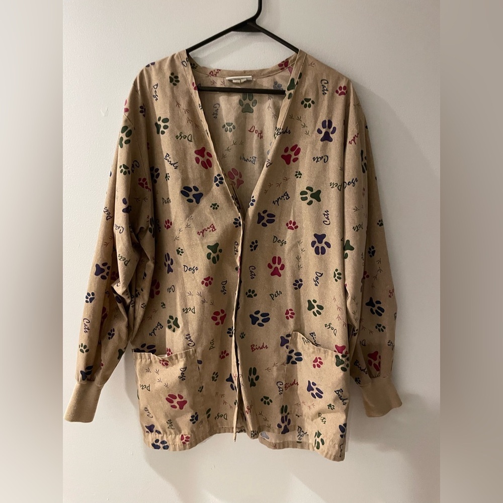 Paw prints Tan Women's VAC scrub coat. Size large veterinary uniform